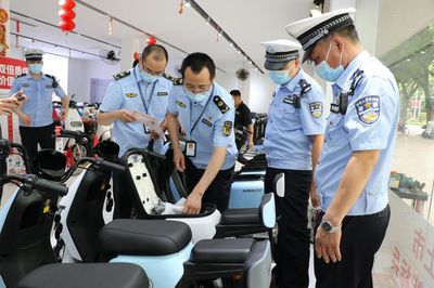 突擊檢查！廣西梧州市市場(chǎng)監(jiān)管局聯(lián)合交警開展電動(dòng)自行車銷售管理專項(xiàng)行動(dòng)